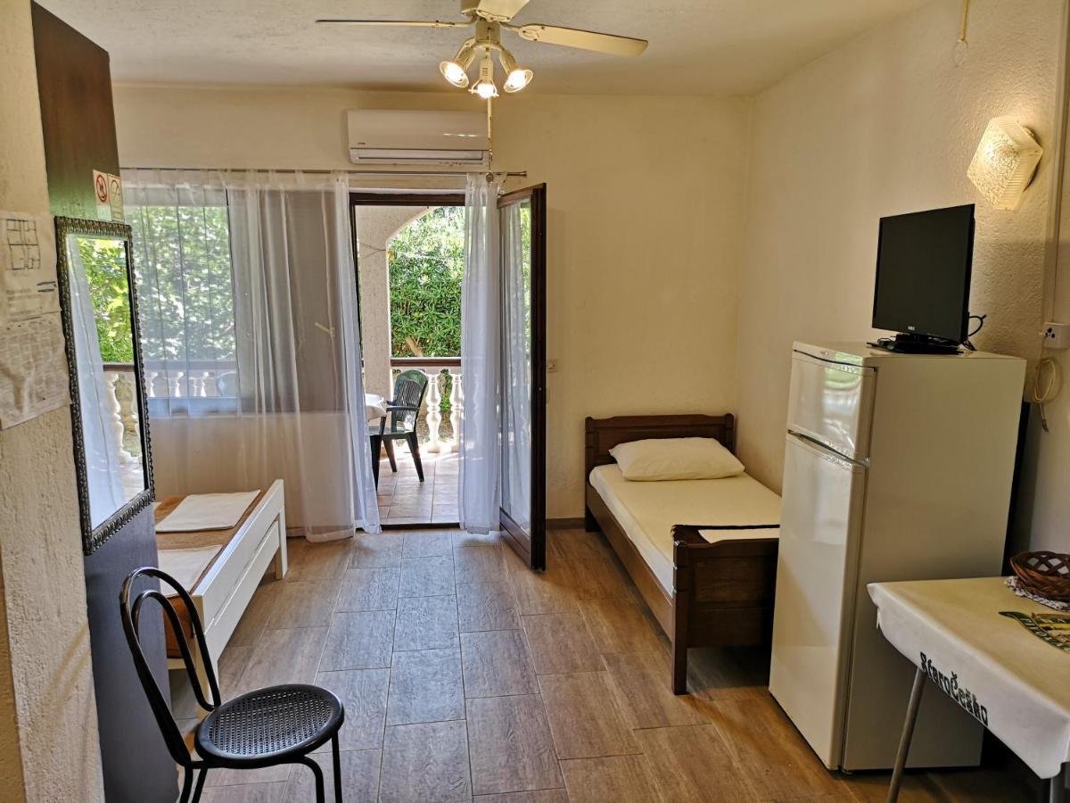 Apartments Mint Povljana - 50M From Sandy Beach Экстерьер фото